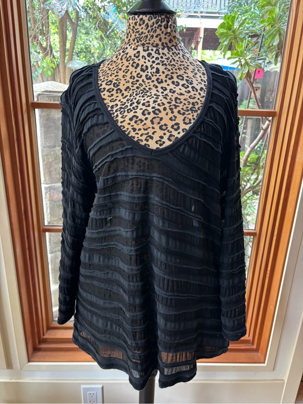 Cut-Loose Textured Black V-Neck Long Sleeve Top